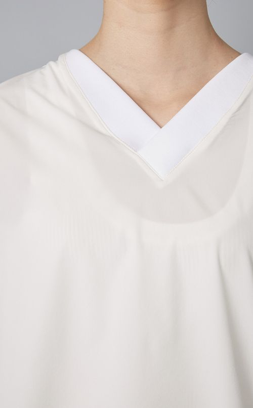 Vネックレイヤードブラウス