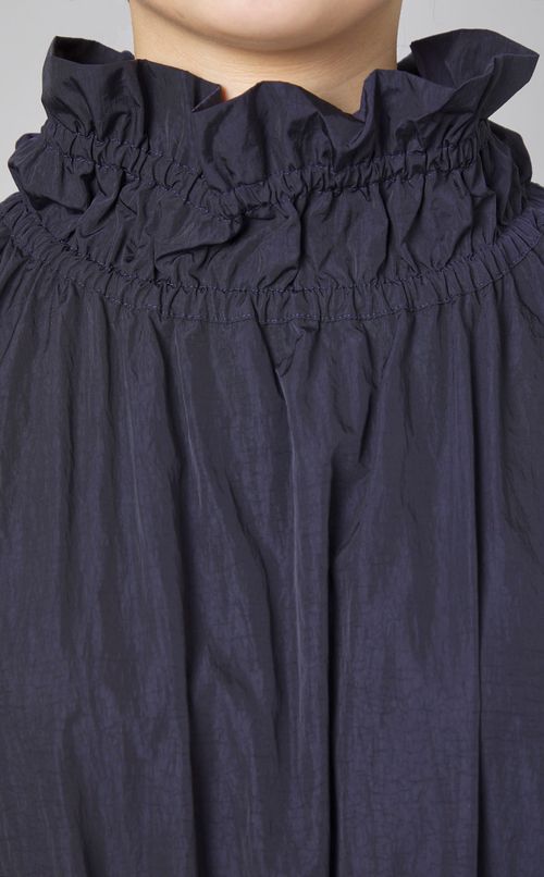 ナイロンタフタノースリーブワンピース