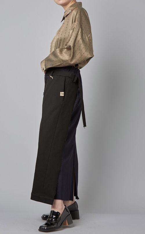 ボタンデザインスカート