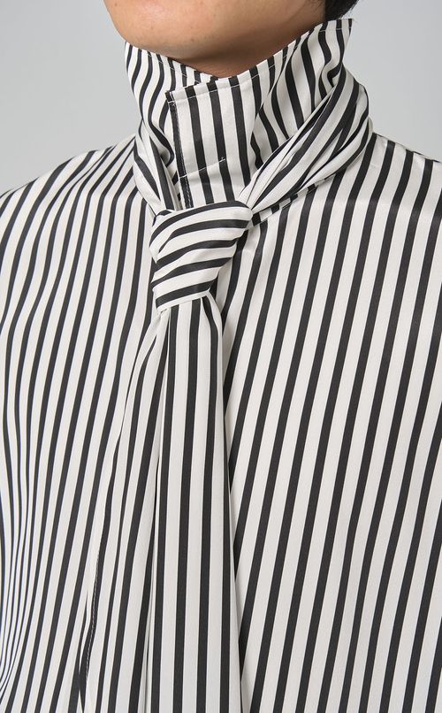 ストライプスカーフシャツ