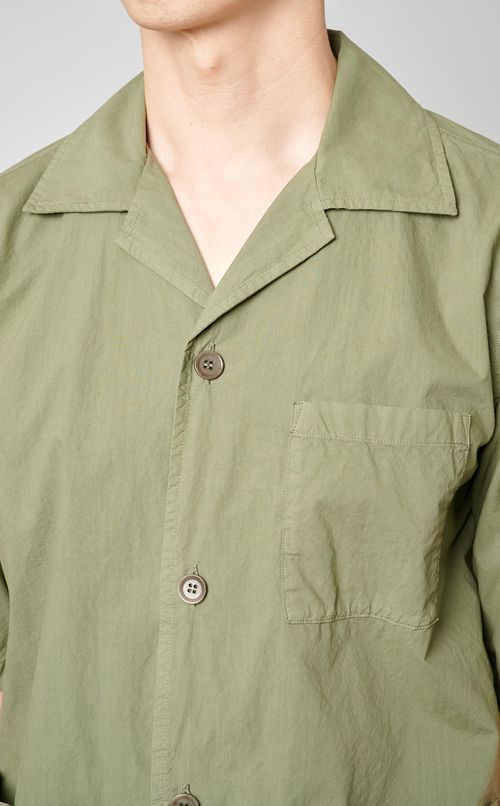 オープンカラーシャツ