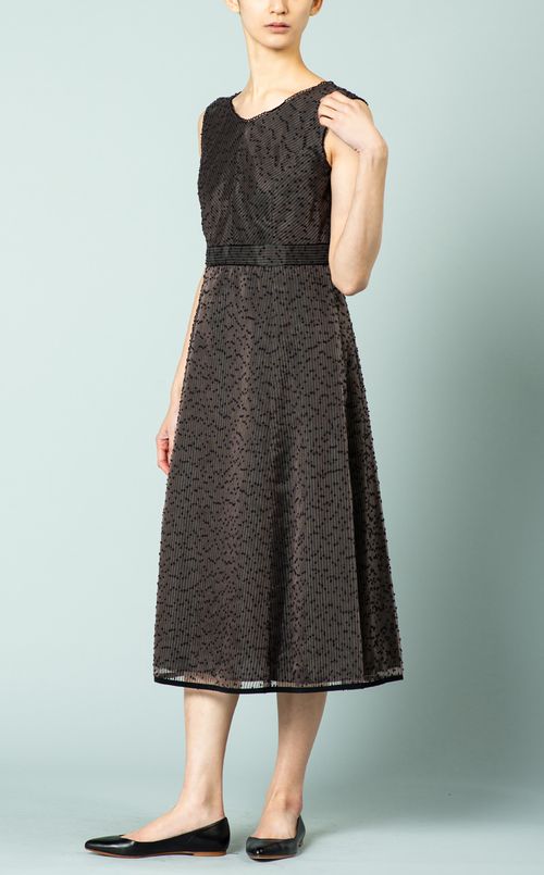 Vネックノースリーブワンピース