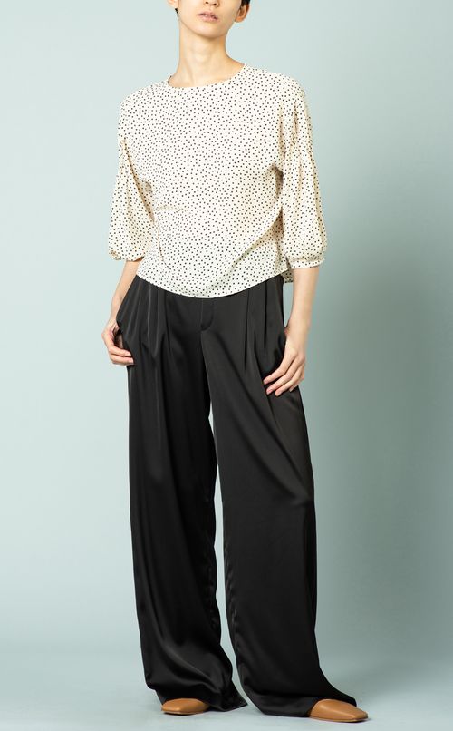 ランダムドットブラウス