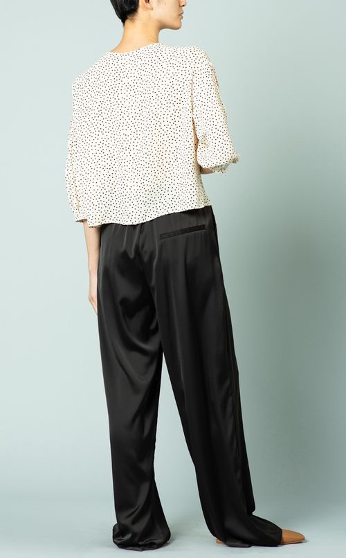 ランダムドットブラウス