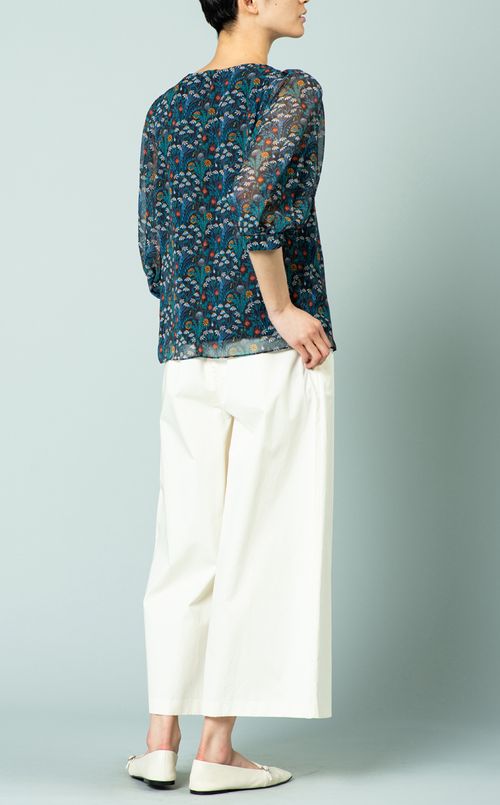 リバティプリントブラウス