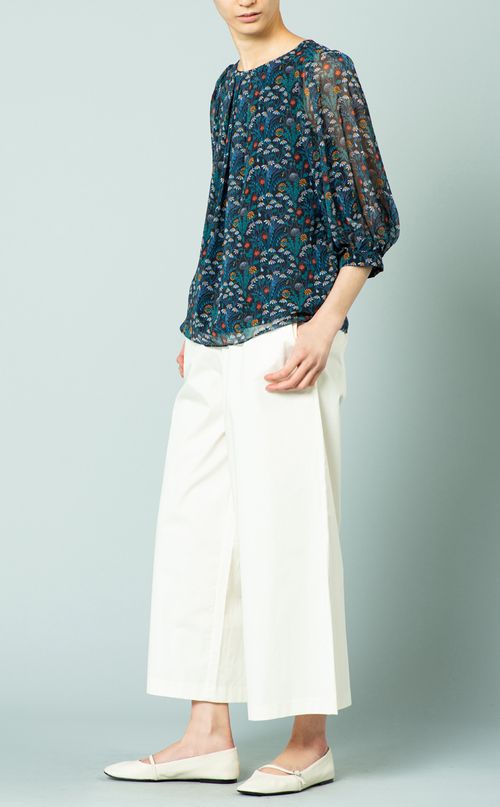 リバティプリントブラウス