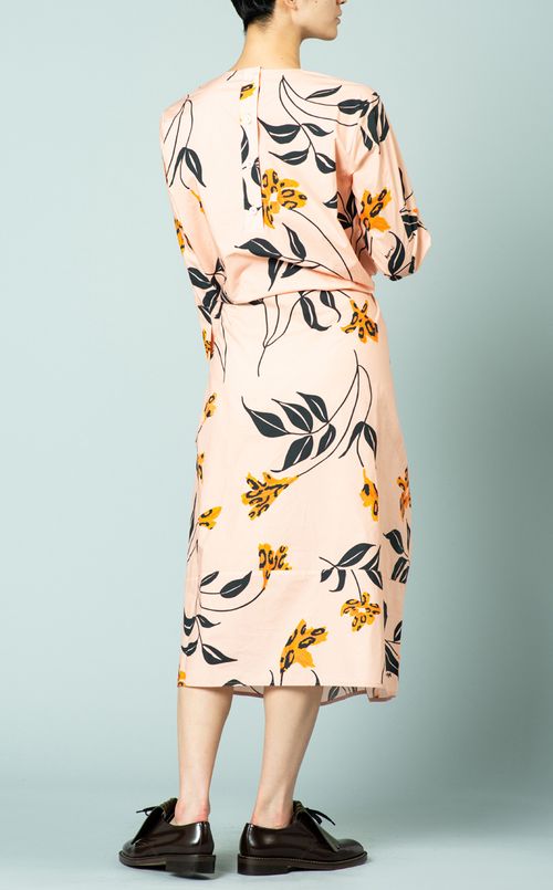 フラワープリントミディワンピース