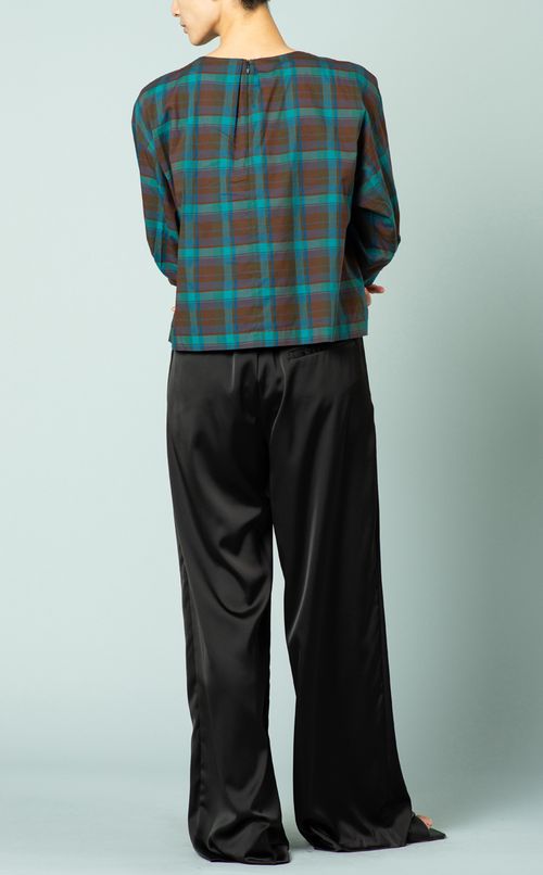 チェックブラウス