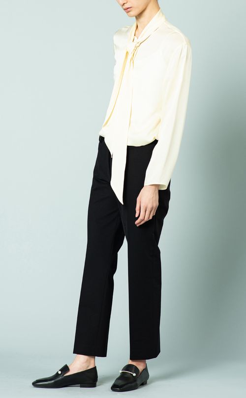 ストレッチテーパードパンツ