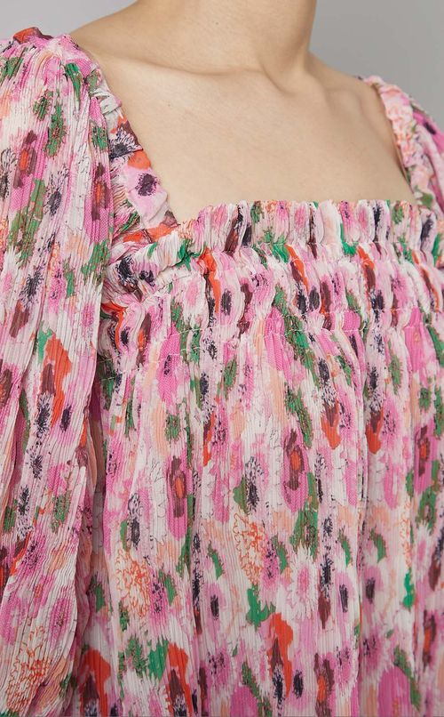 プリーツジョーゼットパフスリーブブラウス