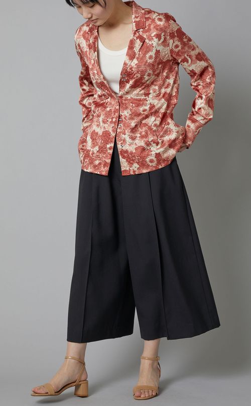 フラワープリントクリンクルサテンブラウス