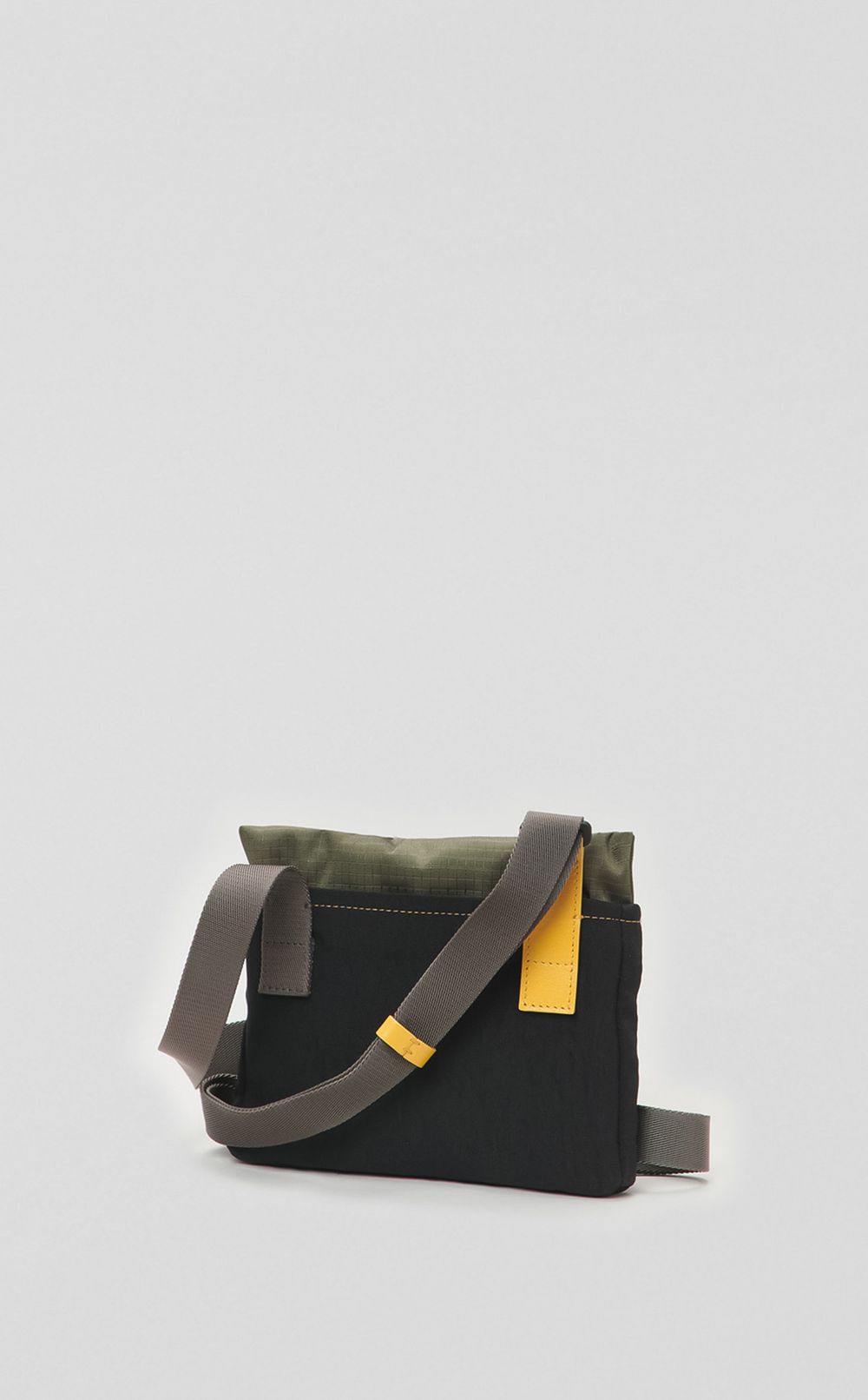 ユーティリタリーフォンホルダー