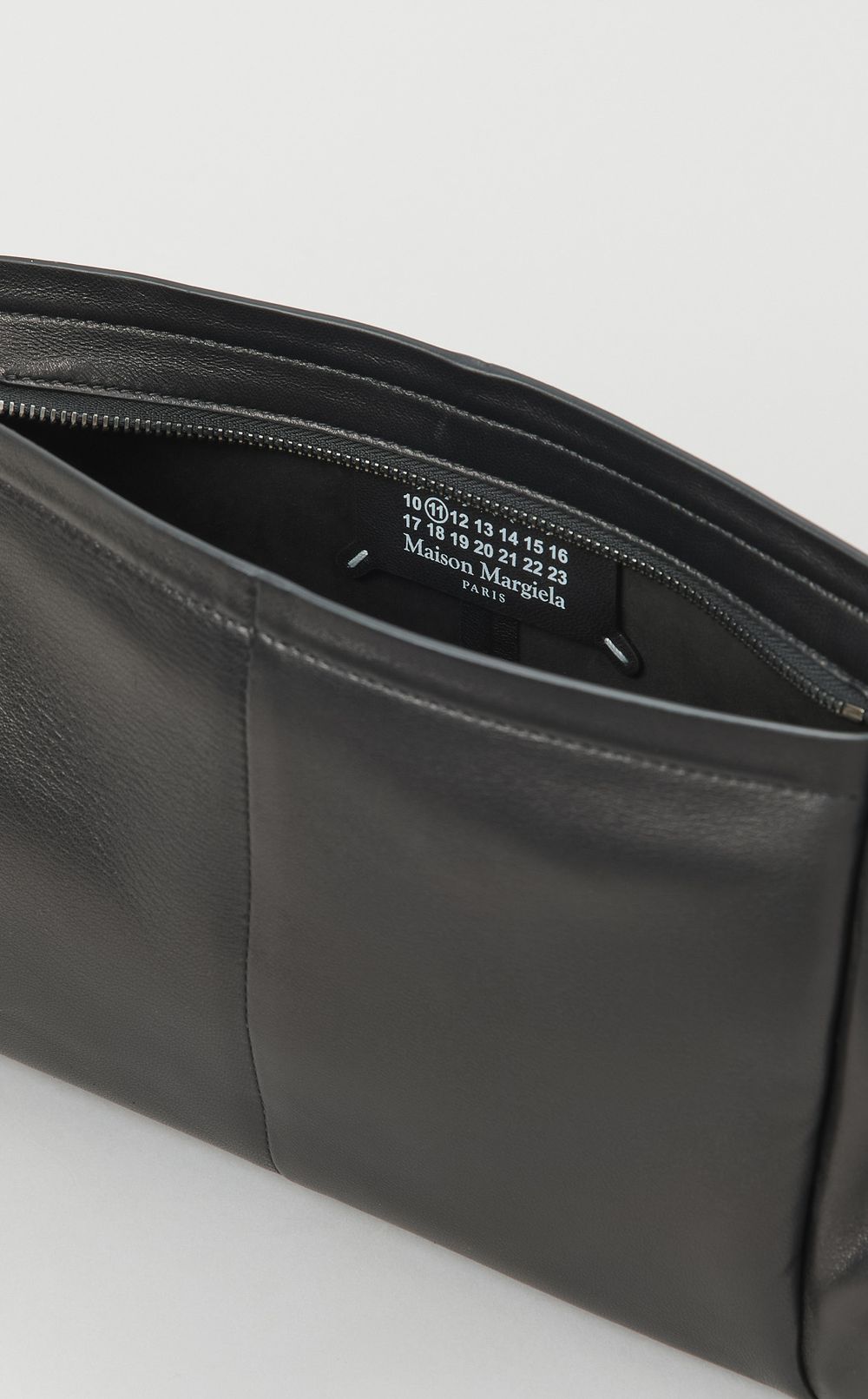 レザーシャーリングショルダーバッグ