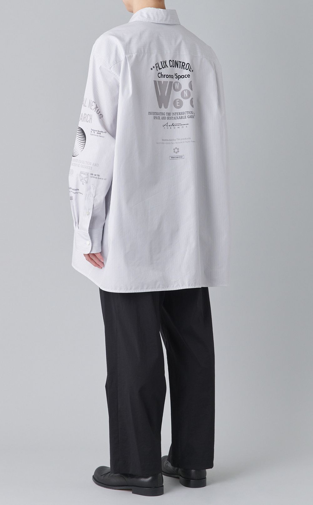 グラフィックオーバーサイズシャツ