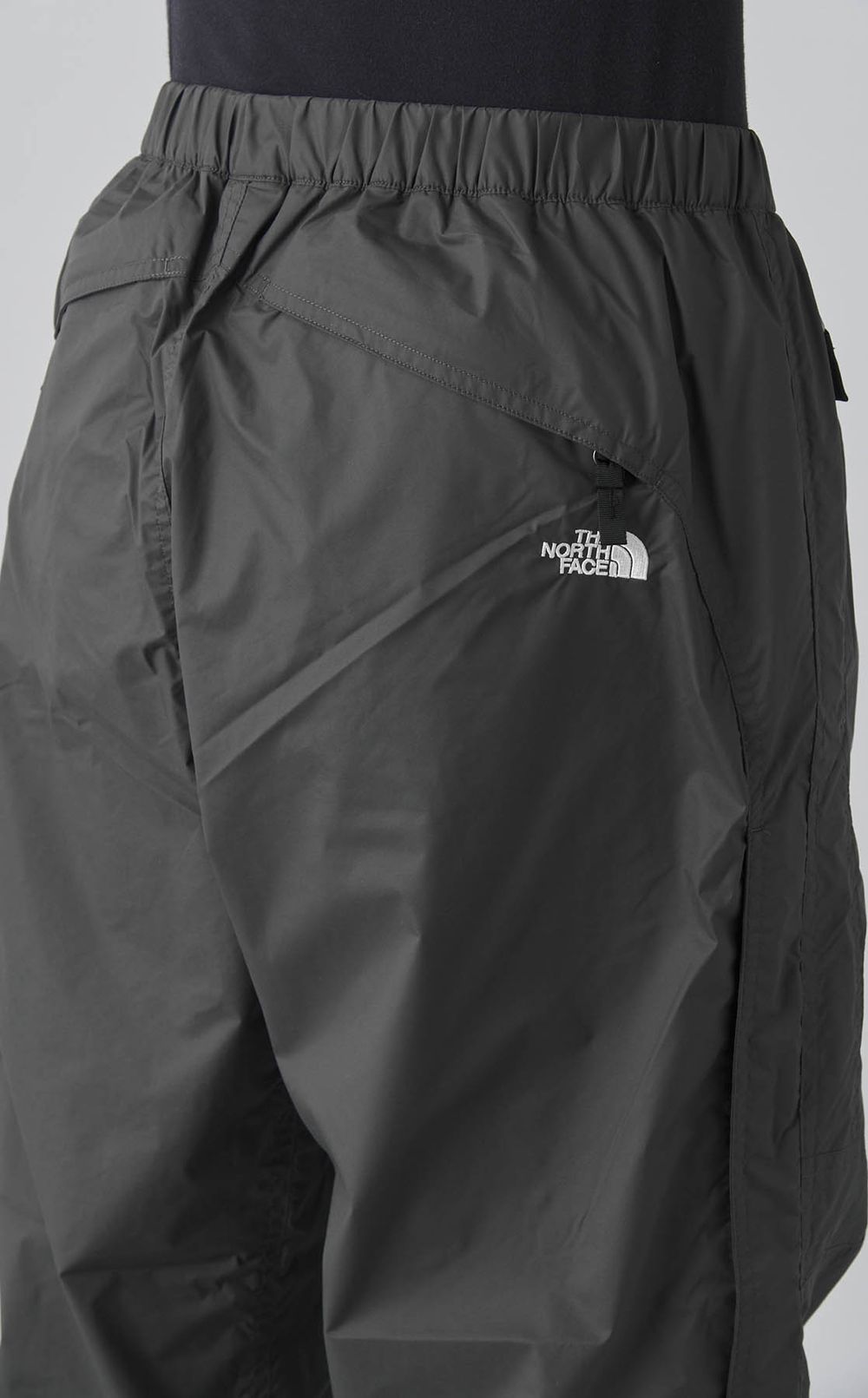 チムニーウィンドパンツ