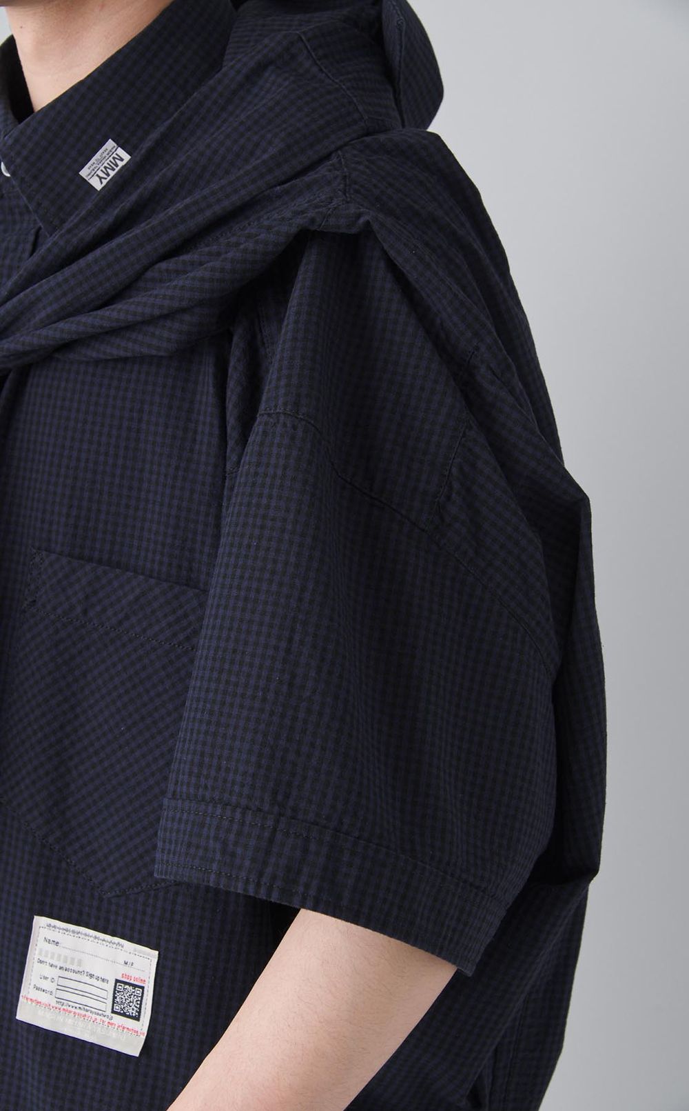 ショールレイヤードハーフスリーブシャツ