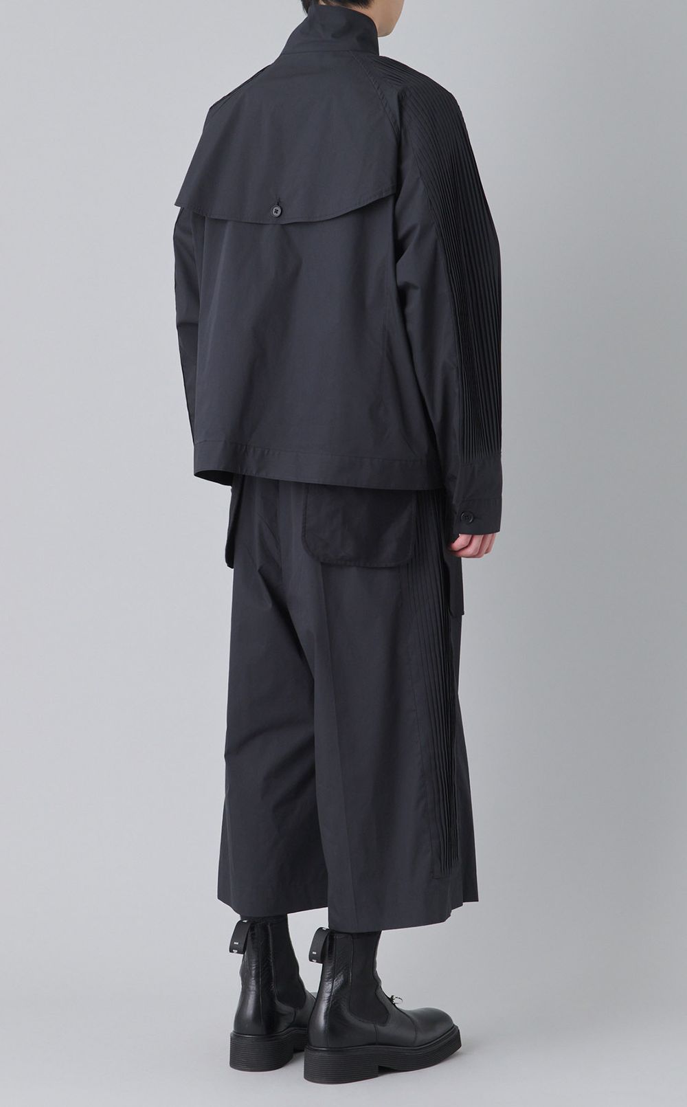 プリーツパネルジャケット