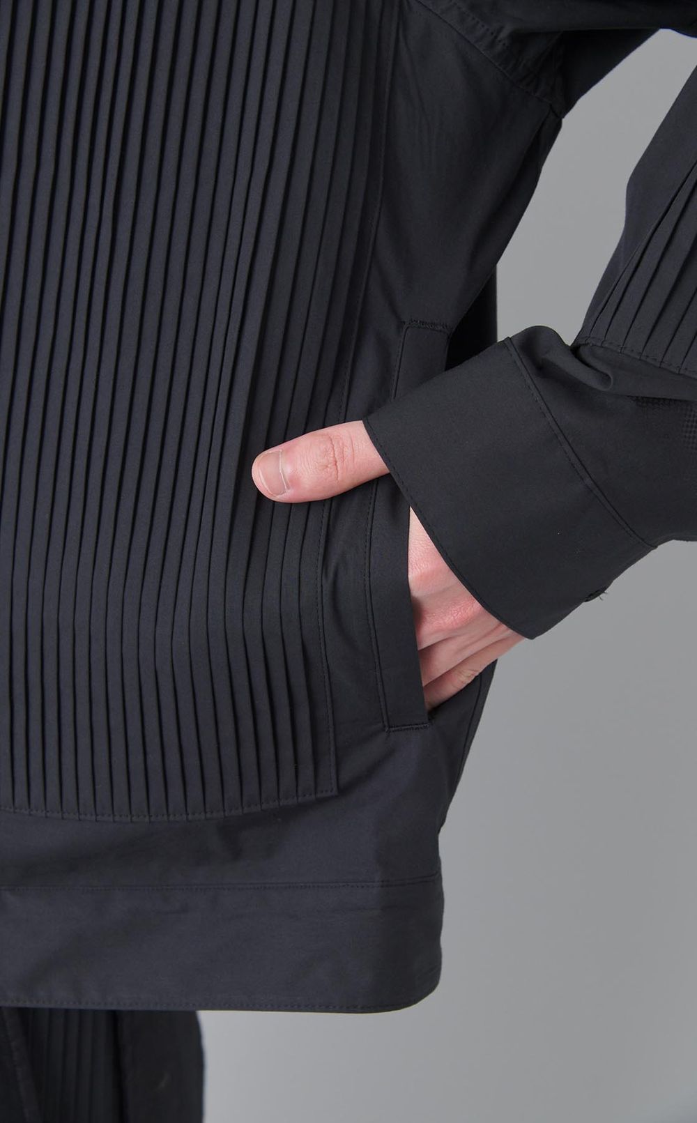 プリーツパネルジャケット