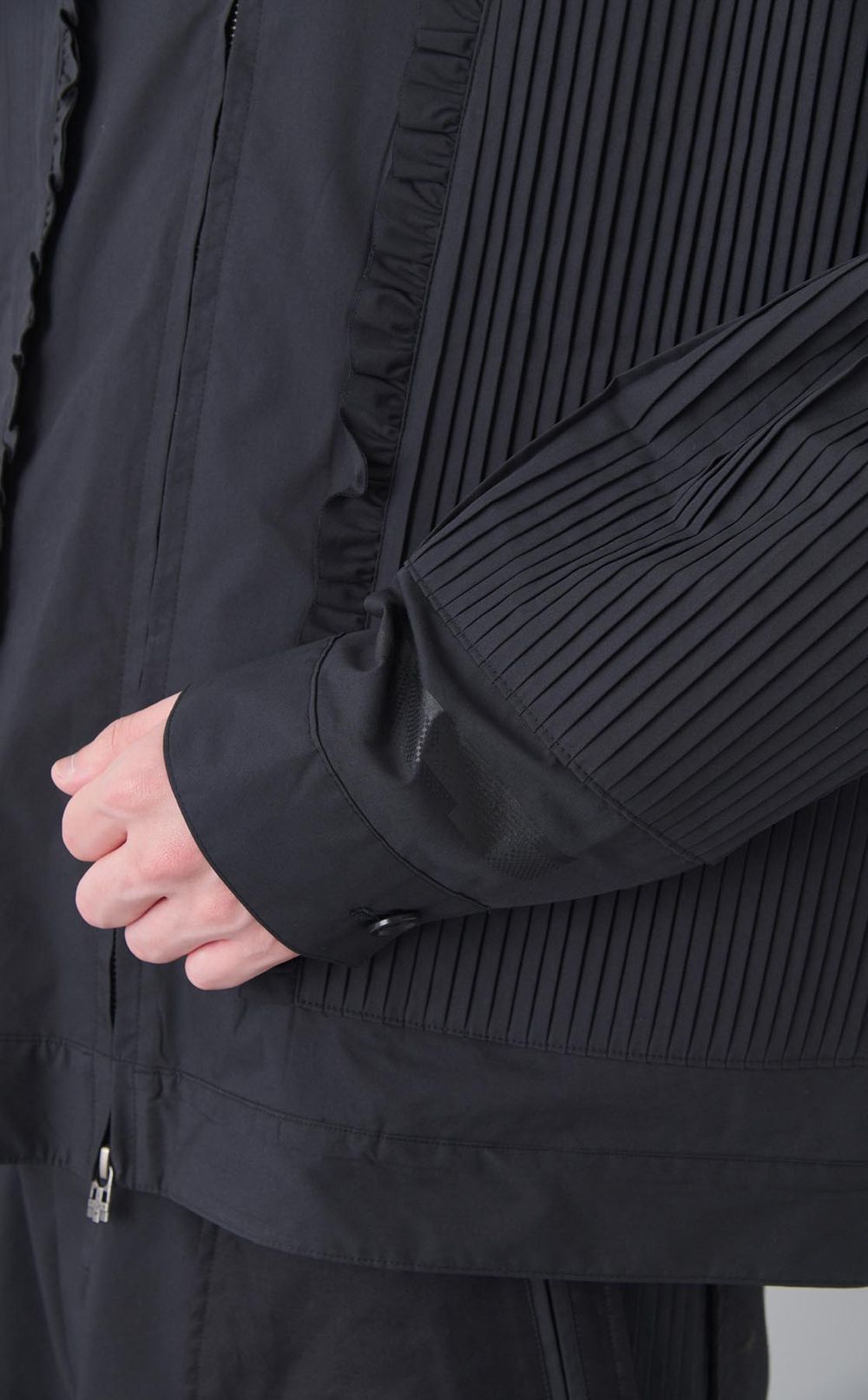 プリーツパネルジャケット