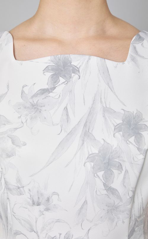 スカラネックスリーブレスワンピース