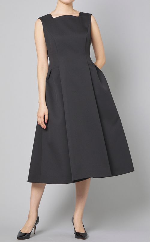 スカラネックスリーブレスワンピース