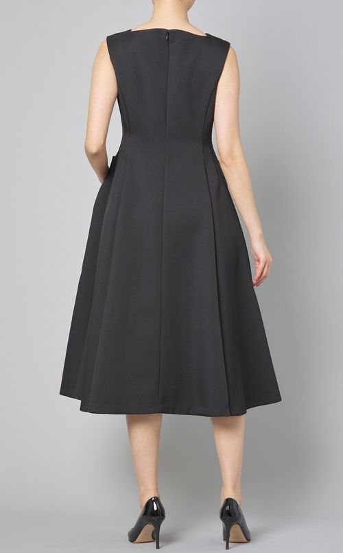 スカラネックスリーブレスワンピース