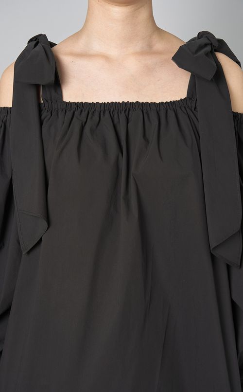 オフショルダーギャザーブラウス