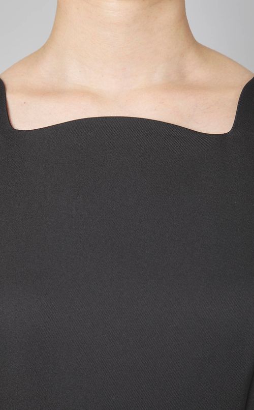 スカラネックスリーブレスワンピース