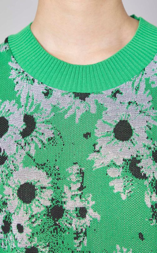 フラワージャガードショート丈ニット