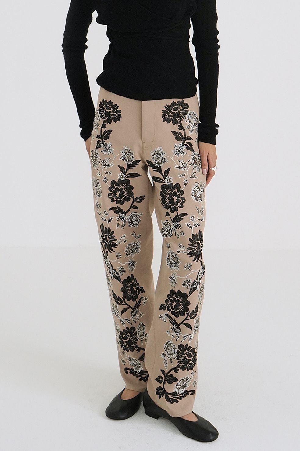フラワーエンブロイダリーパンツ