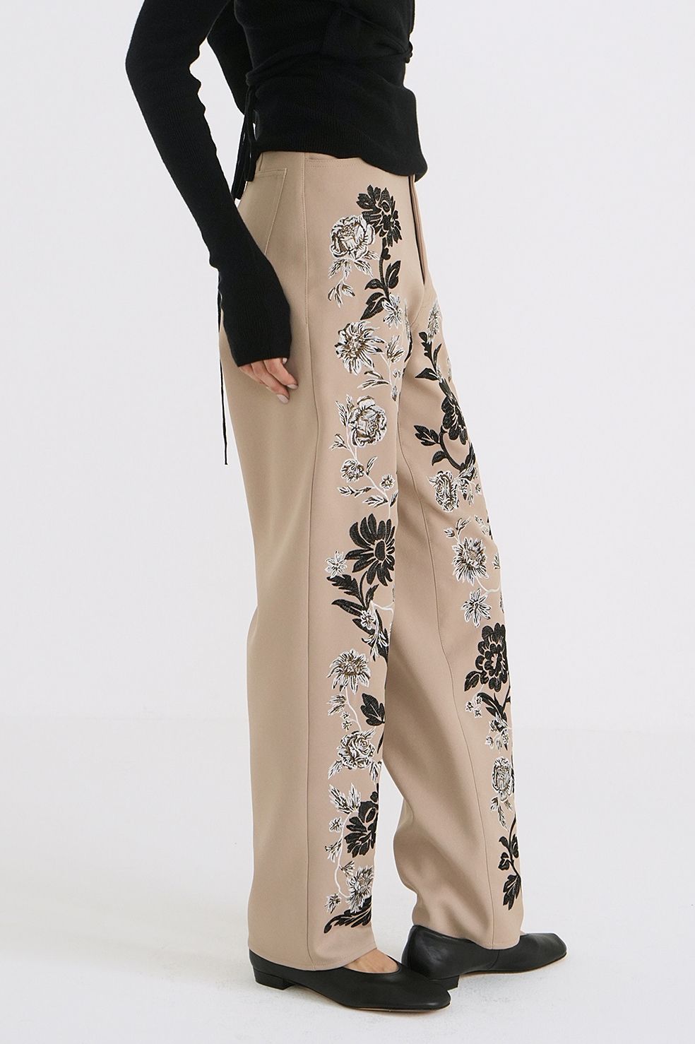 フラワーエンブロイダリーパンツ