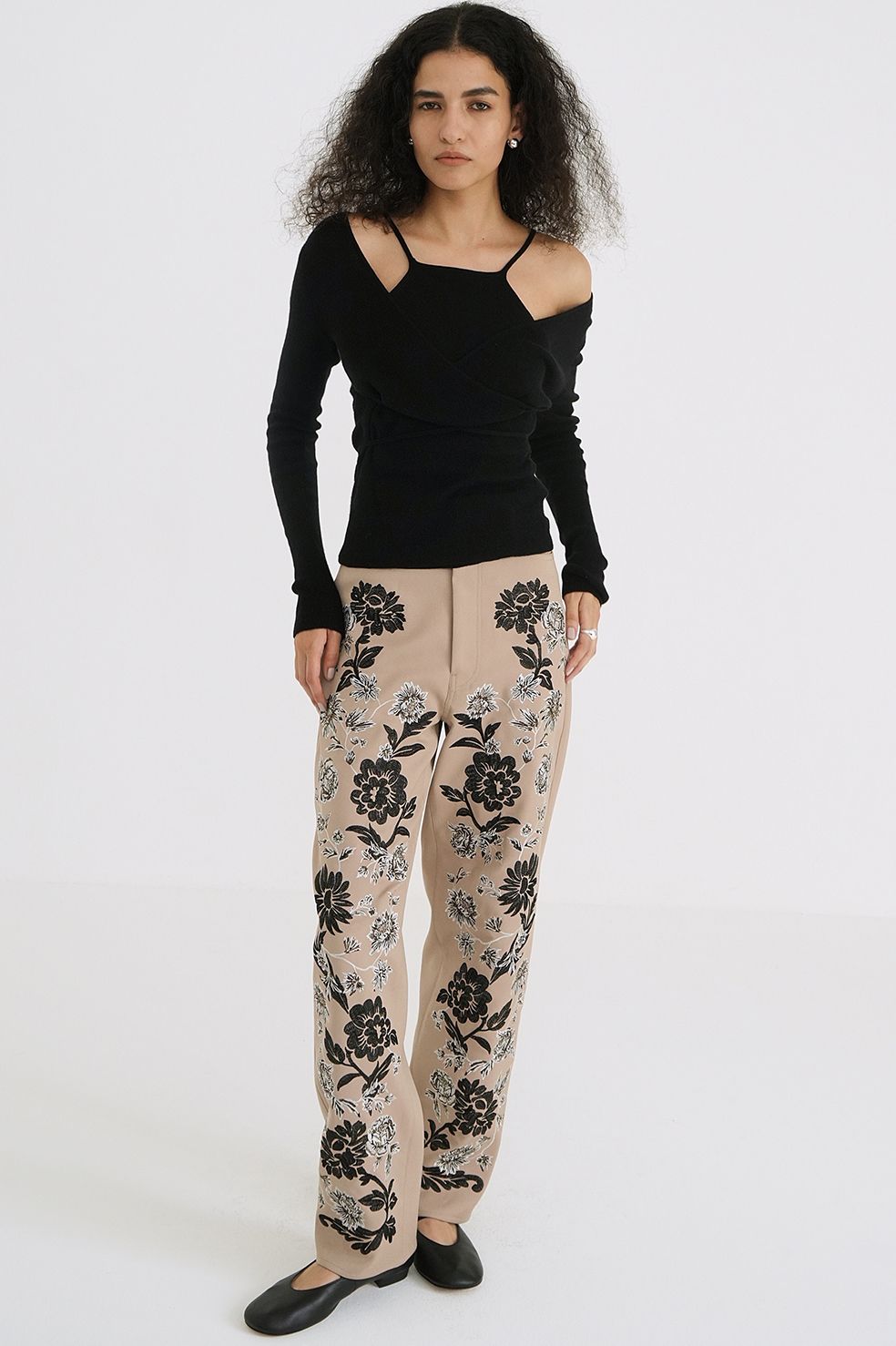 フラワーエンブロイダリーパンツ
