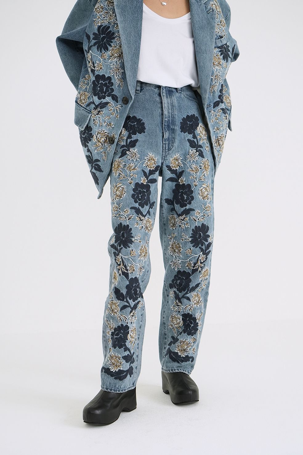 フラワーエンブロイダリーパンツ