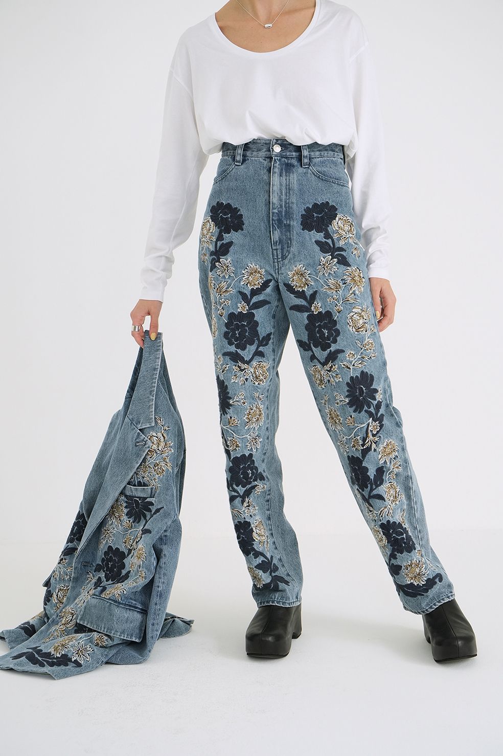 フラワーエンブロイダリーパンツ
