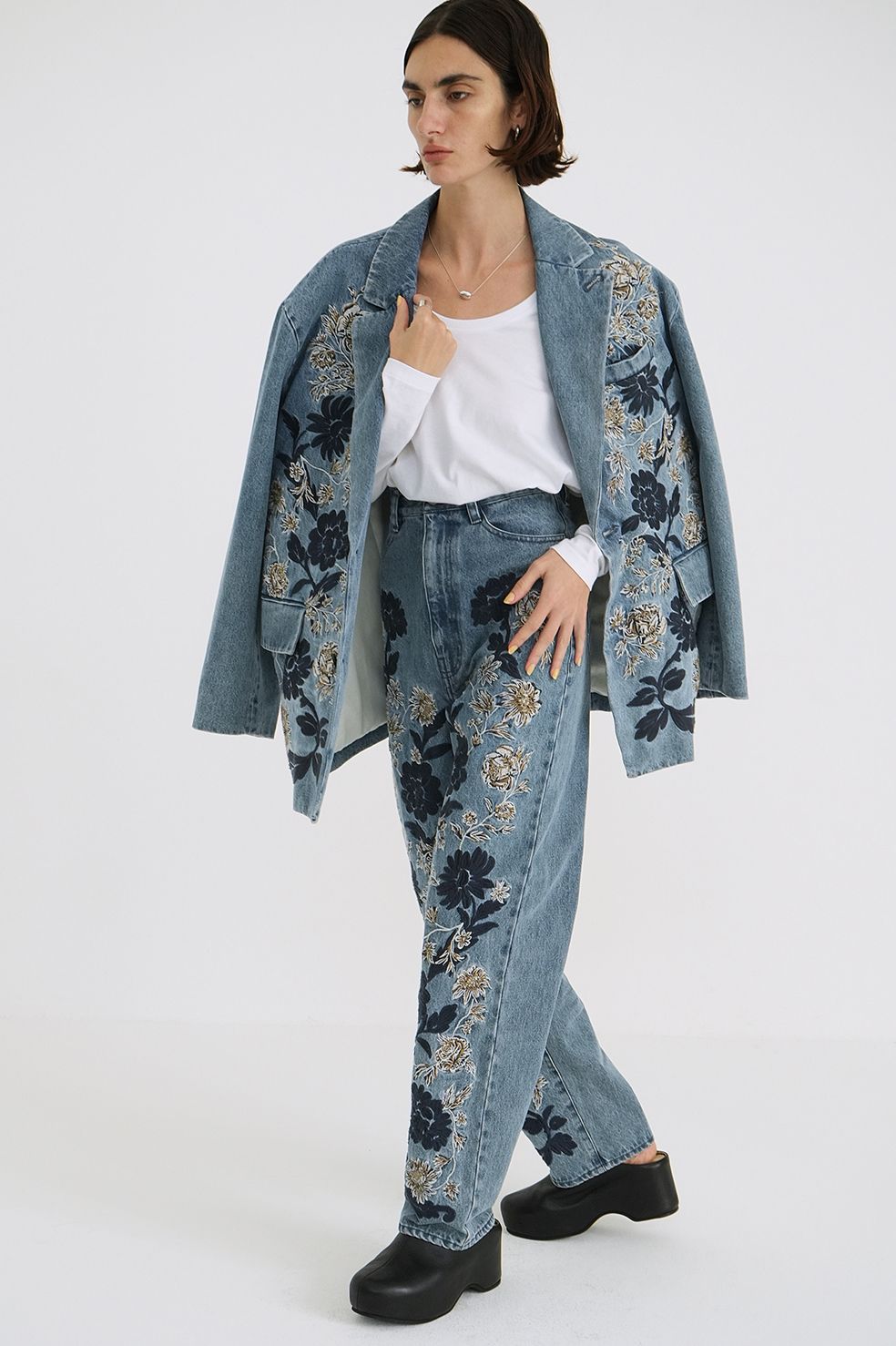 フラワーエンブロイダリーパンツ