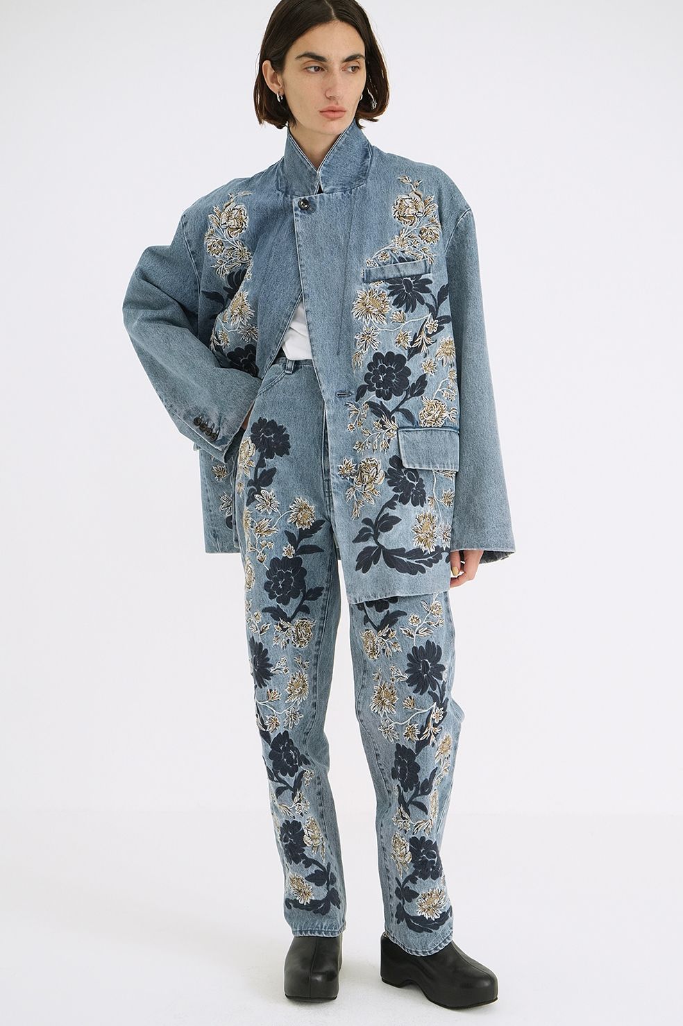 フラワーエンブロイダリーパンツ