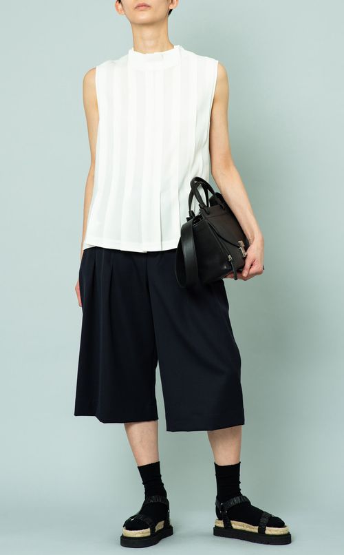 フロントタックノースリーブブラウス