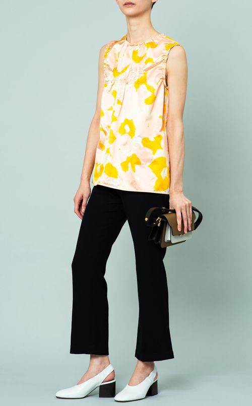 シャーリングノースリーブブラウス