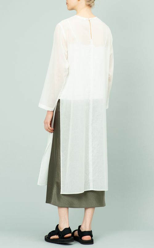 ロングスリットタックブラウス