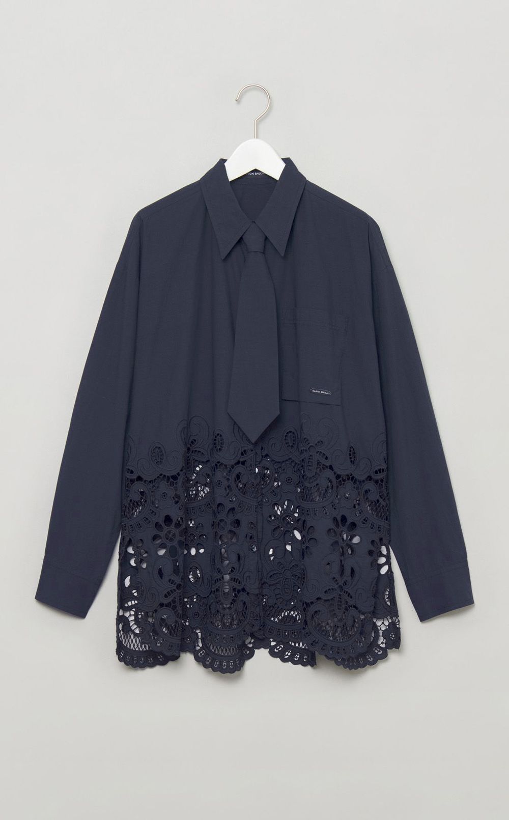 ヘムエンブロイダリーネクタイシャツ