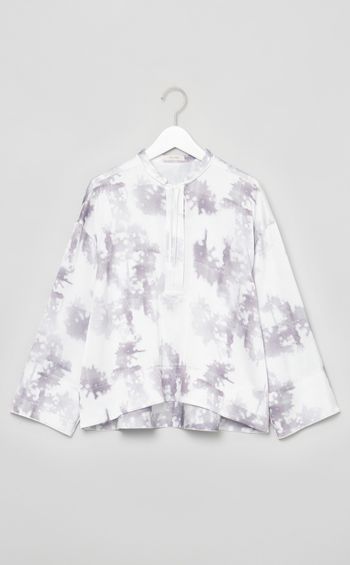 プリントノーカラーブラウス