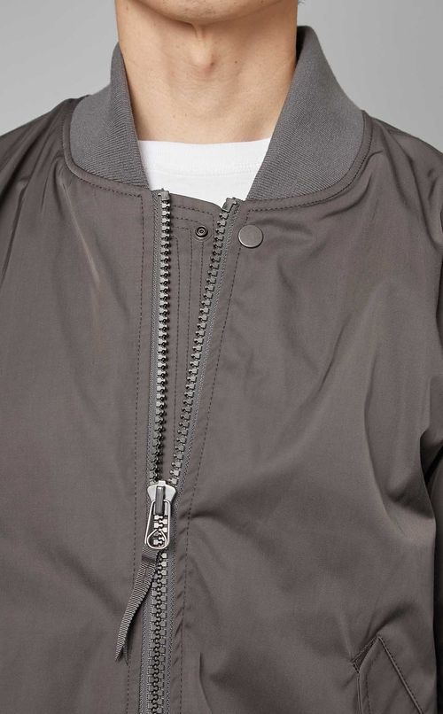 マルチポケットボンバージャケット