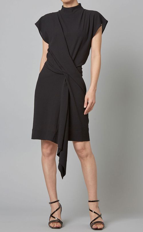 フロントツイストワンピース