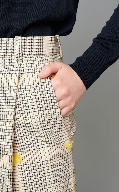 スリットヘムチェックスカート