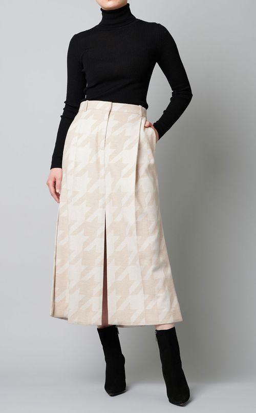 スリットヘムスカート