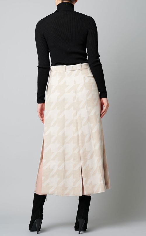 スリットヘムスカート