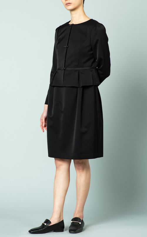 リボン使いノーカラージャケット