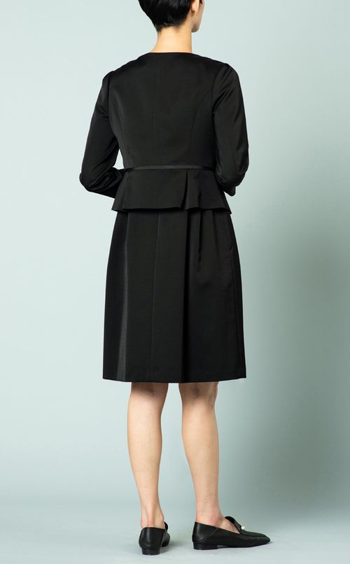 リボン使いノーカラージャケット