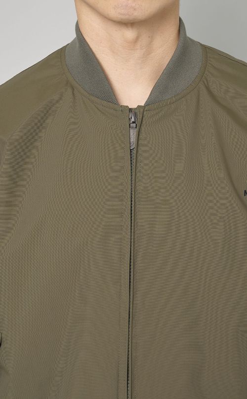 ウォータープルーフボンバージャケット