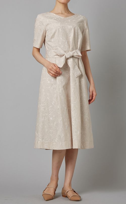 フラワーエンブロイダリーワンピース